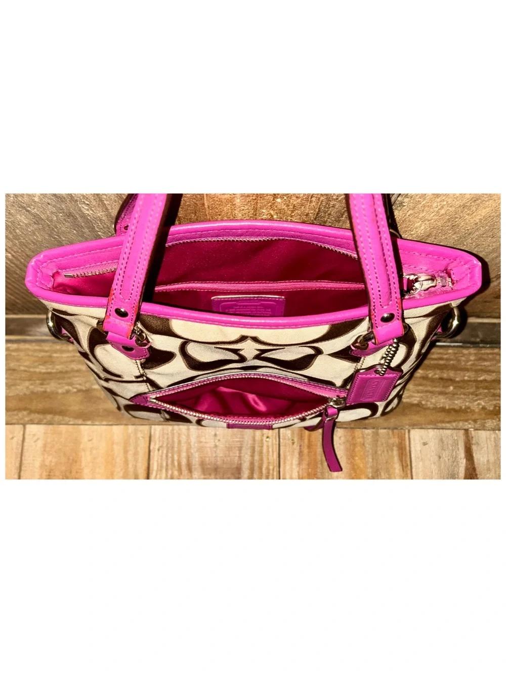 Coach Daisy Outline Signature Emma Tote with Free Scarf & Dust Bag. - Picture 11 of 16